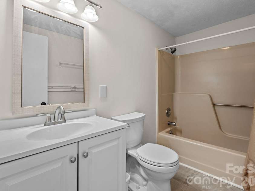 188 Laurel Hill Drive, Boone, NC 28607.  MLS# CAR4417361, YatesRealty ID 46329. 