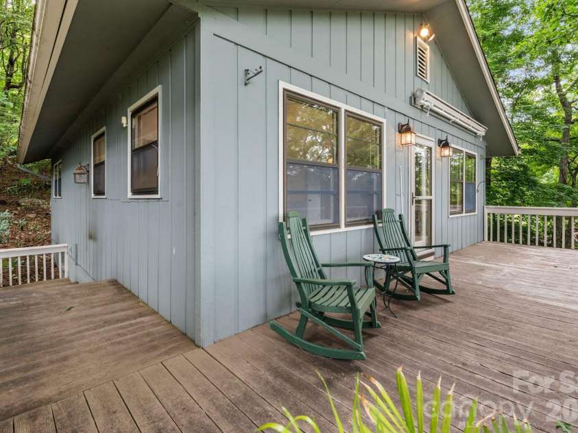 188 Laurel Hill Drive, Boone, NC 28607.  MLS# CAR4417361, YatesRealty ID 46329. 