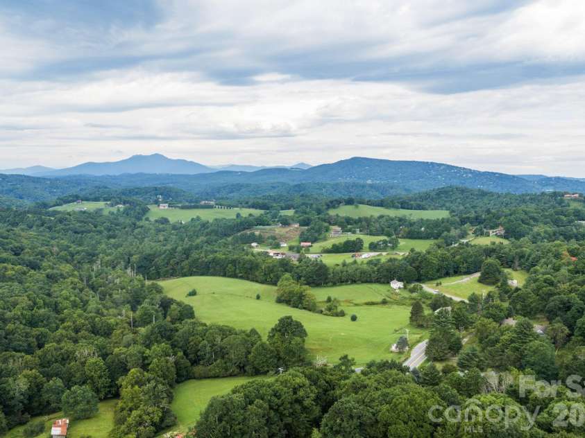 188 Laurel Hill Drive, Boone, NC 28607.  MLS# CAR4417361, YatesRealty ID 46329. 