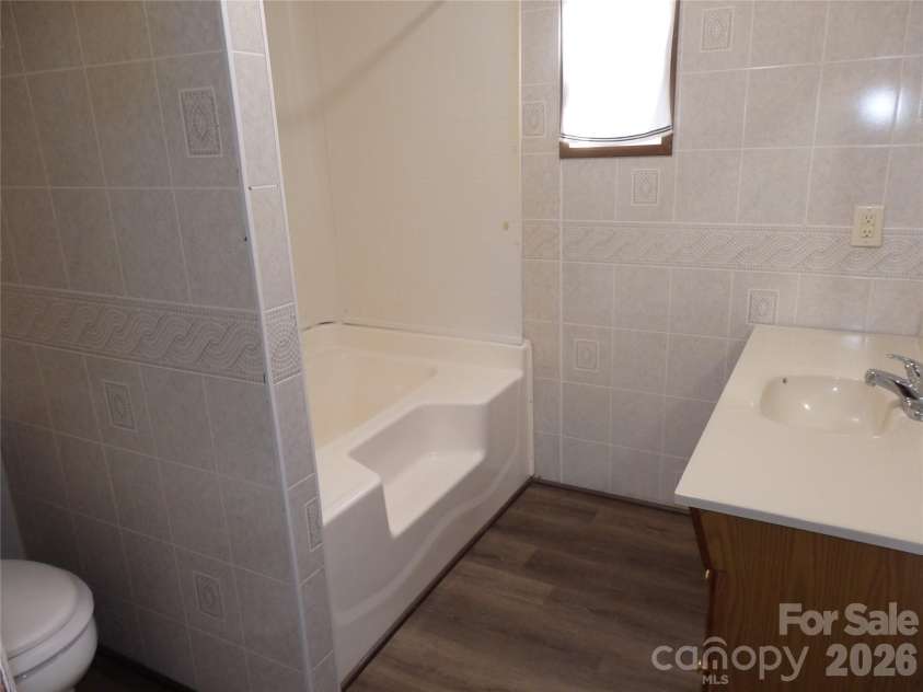 5750 New Hope Road, Denton, NC 27239.  MLS# CAR4350091, YatesRealty ID 4633. Full bath