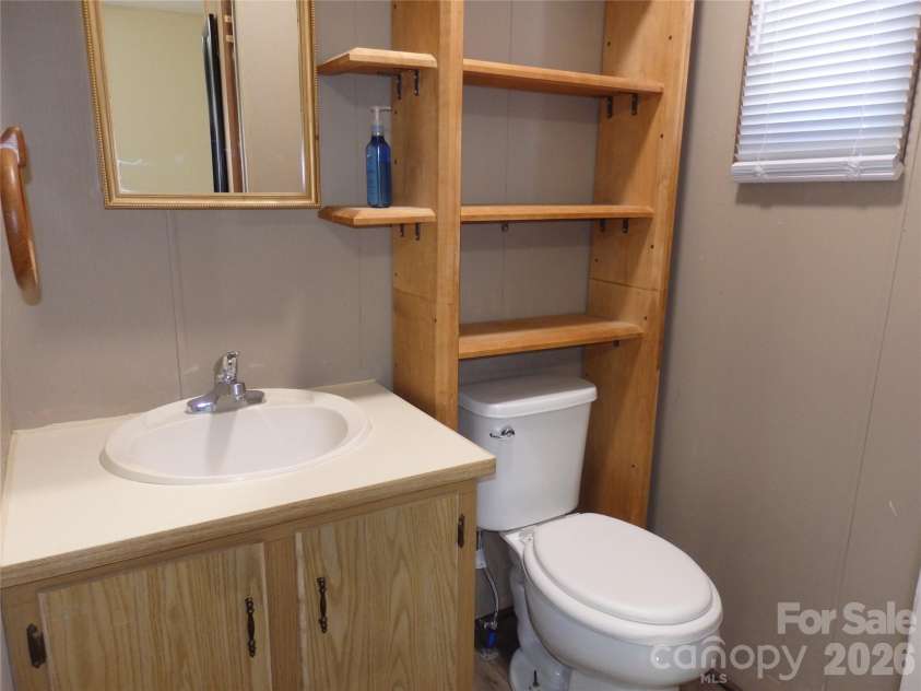 5750 New Hope Road, Denton, NC 27239.  MLS# CAR4350091, YatesRealty ID 4633. Half bath