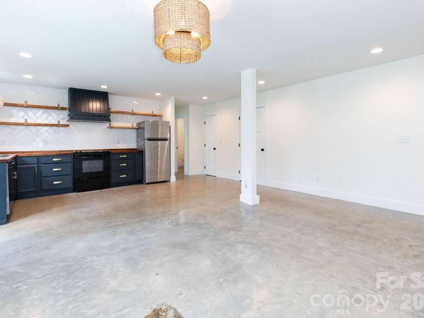 881 Burney Mountain Road, Fletcher, NC 28732.  MLS# CAR4416861, YatesRealty ID 46330. 