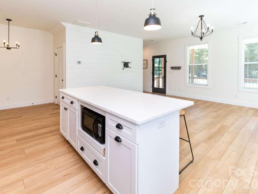 881 Burney Mountain Road, Fletcher, NC 28732.  MLS# CAR4416861, YatesRealty ID 46330. 