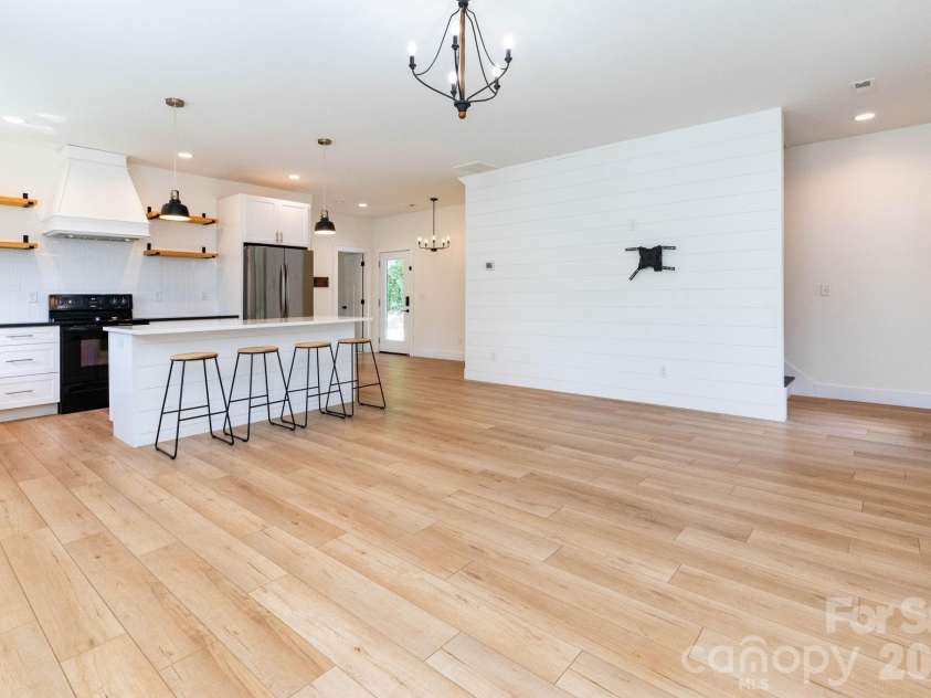 881 Burney Mountain Road, Fletcher, NC 28732.  MLS# CAR4416861, YatesRealty ID 46330. 