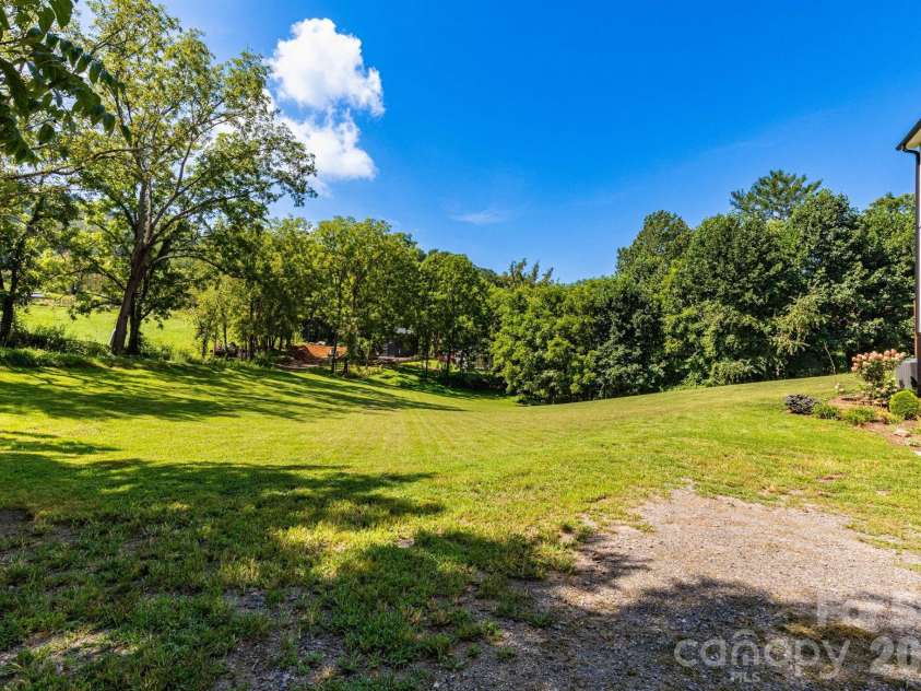 881 Burney Mountain Road, Fletcher, NC 28732.  MLS# CAR4416861, YatesRealty ID 46330. 