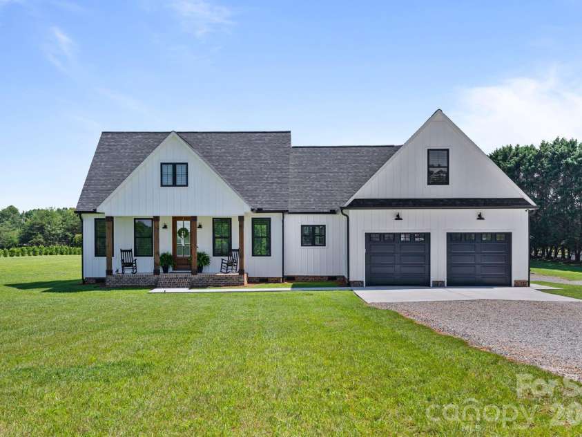 5785 NC 10 Highway, Hickory, NC 28602.  MLS# CAR4416931, YatesRealty ID 46331. 