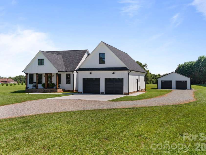5785 NC 10 Highway, Hickory, NC 28602.  MLS# CAR4416931, YatesRealty ID 46331. 