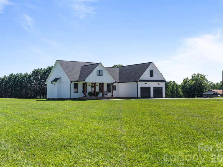 5785 NC 10 Highway, Hickory, NC 28602.  MLS# CAR4416931, YatesRealty ID 46331. 