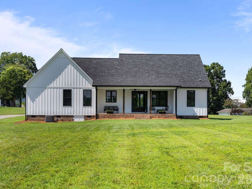5785 NC 10 Highway, Hickory, NC 28602.  MLS# CAR4416931, YatesRealty ID 46331. 