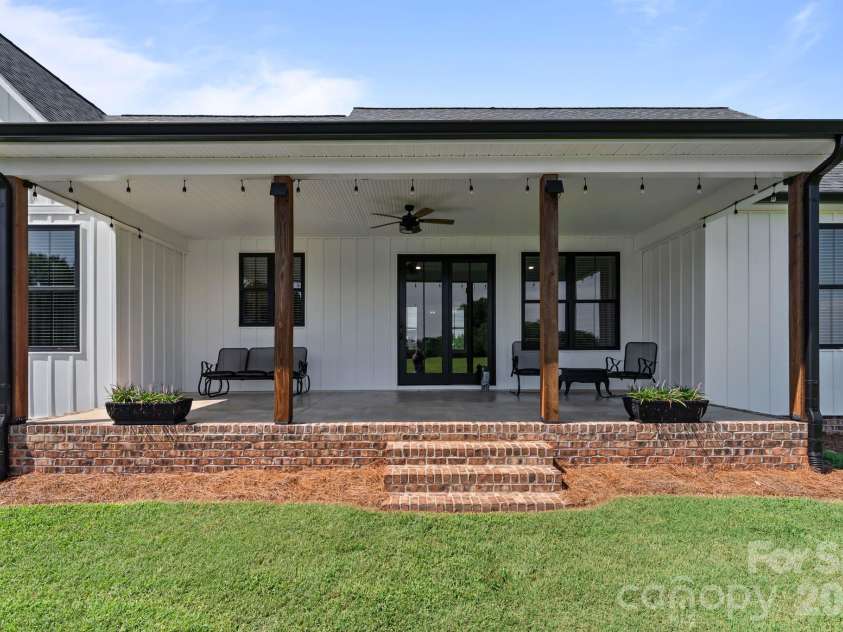 5785 NC 10 Highway, Hickory, NC 28602.  MLS# CAR4416931, YatesRealty ID 46331. 