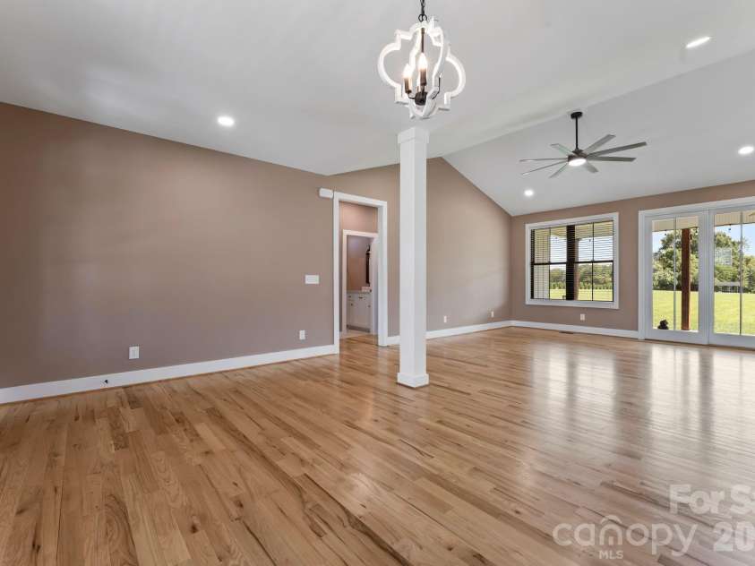 5785 NC 10 Highway, Hickory, NC 28602.  MLS# CAR4416931, YatesRealty ID 46331. 