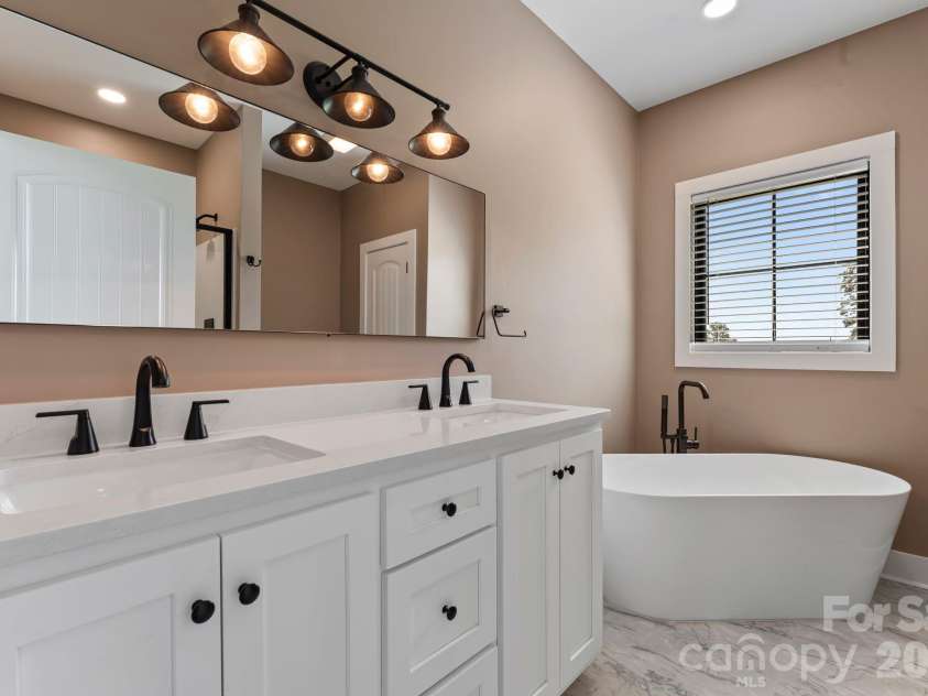 5785 NC 10 Highway, Hickory, NC 28602.  MLS# CAR4416931, YatesRealty ID 46331. 