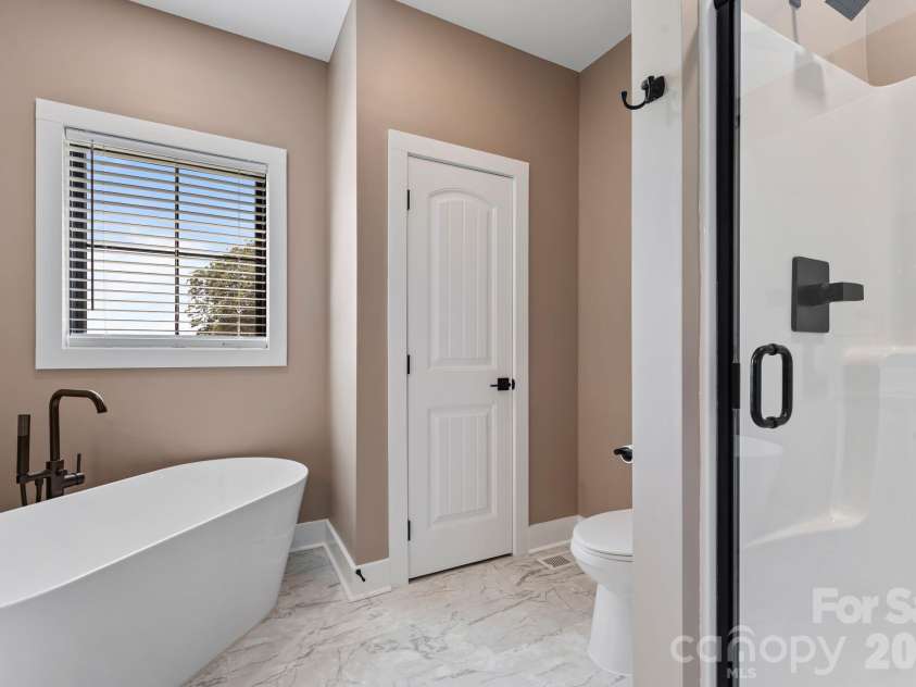 5785 NC 10 Highway, Hickory, NC 28602.  MLS# CAR4416931, YatesRealty ID 46331. 