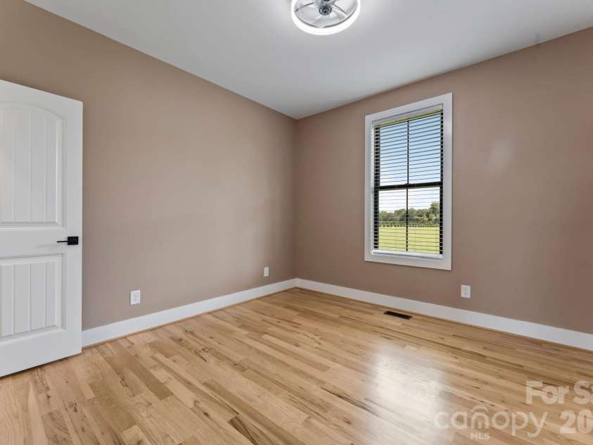 5785 NC 10 Highway, Hickory, NC 28602.  MLS# CAR4416931, YatesRealty ID 46331. 