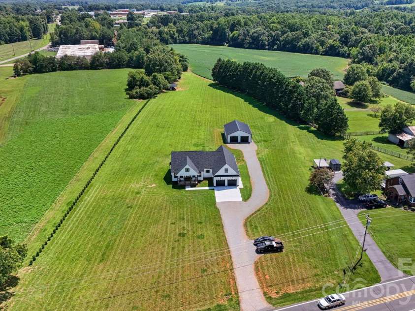 5785 NC 10 Highway, Hickory, NC 28602.  MLS# CAR4416931, YatesRealty ID 46331. 