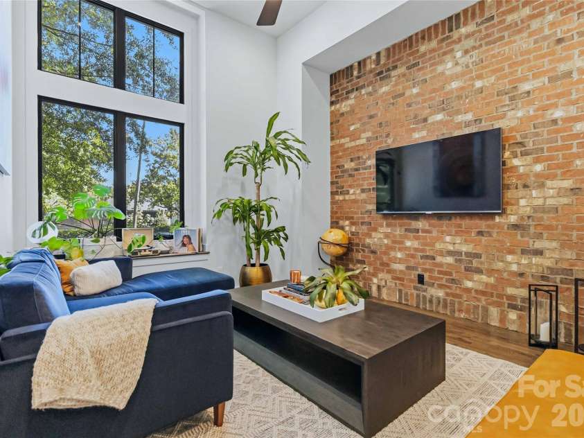 416 33rd Street, Charlotte, NC 28205.  MLS# CAR4427456, YatesRealty ID 46332. Family Room on Main Level