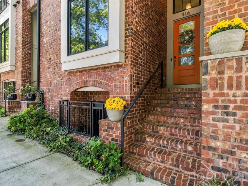 416 33rd Street, Charlotte, NC 28205.  MLS# CAR4427456, YatesRealty ID 46332. Front Steps