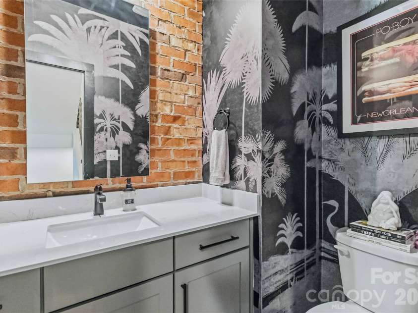 416 33rd Street, Charlotte, NC 28205.  MLS# CAR4427456, YatesRealty ID 46332. Half Bathroom on the Second Level