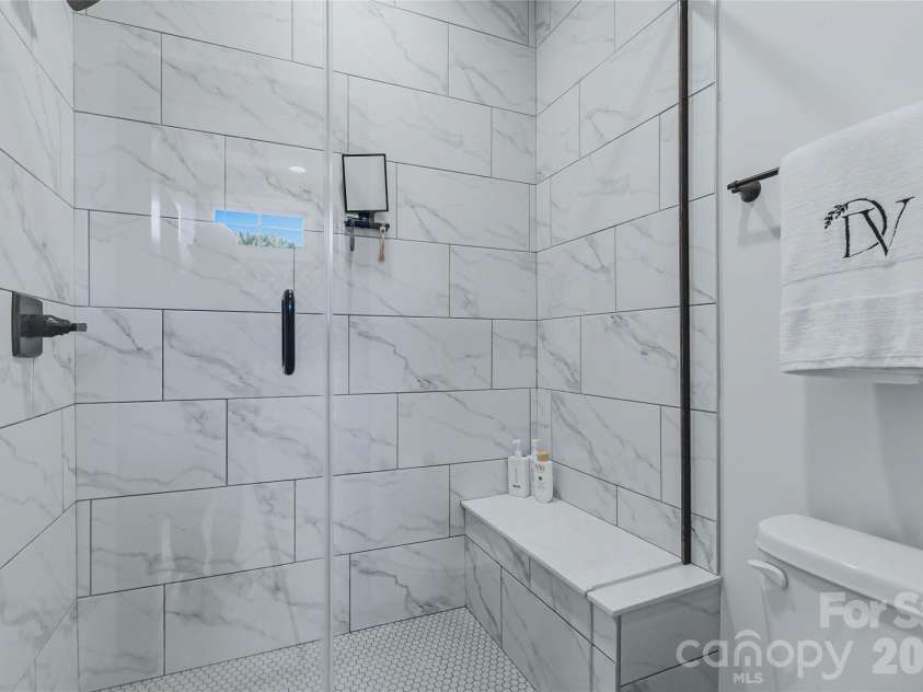 416 33rd Street, Charlotte, NC 28205.  MLS# CAR4427456, YatesRealty ID 46332. Shower in Primary Bathroom