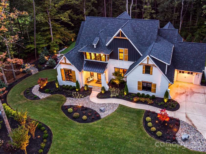 3015 Maple Way Drive, Davidson, NC 28036.  MLS# CAR4303523, YatesRealty ID 46333. 