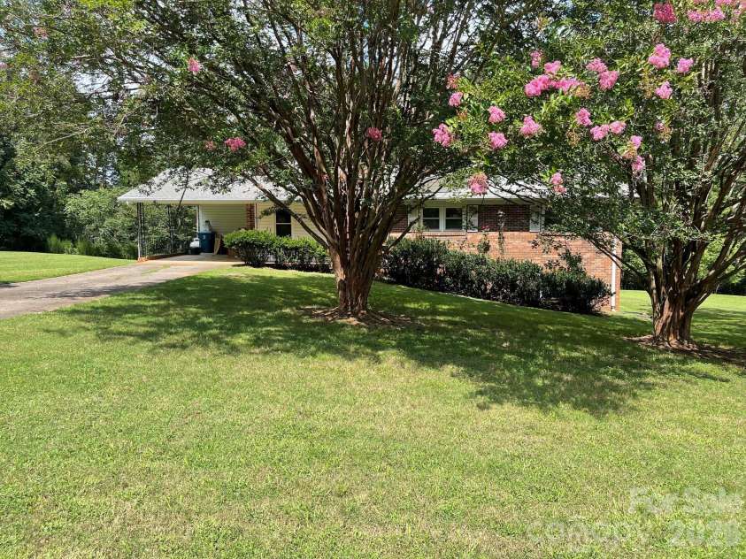 187 River Hills Drive, Forest City, NC 28043.  MLS# CAR4417386, YatesRealty ID 46338. 