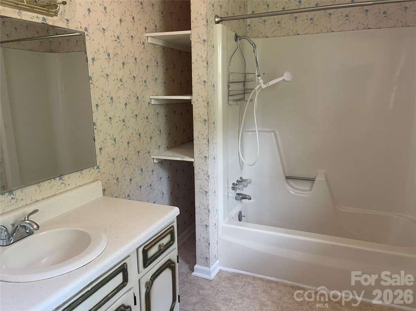 187 River Hills Drive, Forest City, NC 28043.  MLS# CAR4417386, YatesRealty ID 46338. 