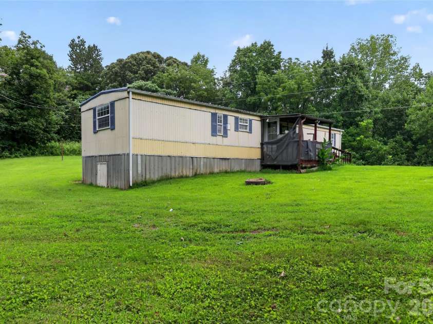 5146 Gross Road, Hickory, NC 28602.  MLS# CAR4417392, YatesRealty ID 46339. 