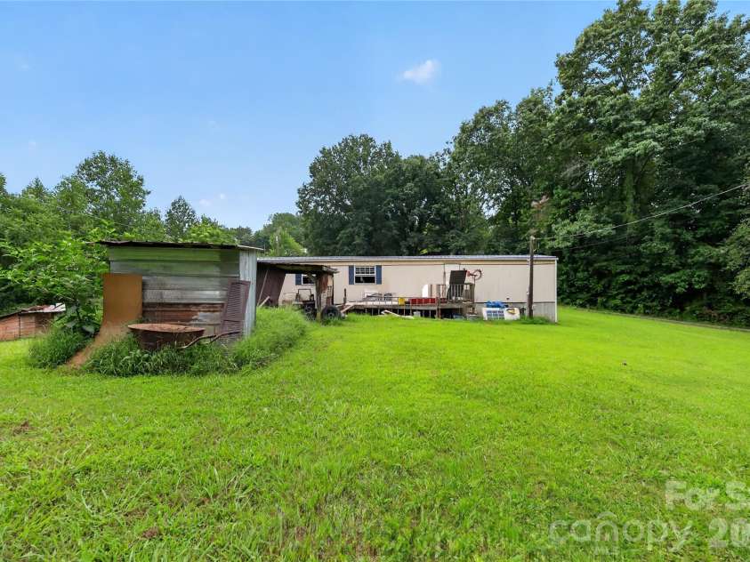 5146 Gross Road, Hickory, NC 28602.  MLS# CAR4417392, YatesRealty ID 46339. 