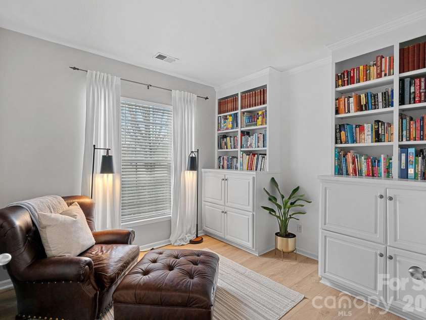 5710 Kirkwynd Commons Drive, Charlotte, NC 28278.  MLS# CAR4343226, YatesRealty ID 4634. 