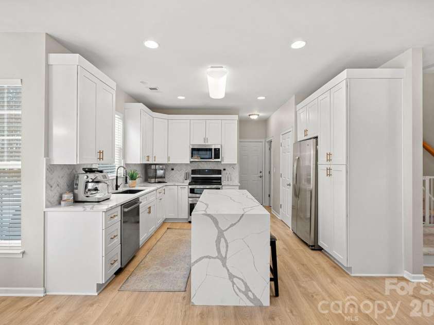 5710 Kirkwynd Commons Drive, Charlotte, NC 28278.  MLS# CAR4343226, YatesRealty ID 4634. 