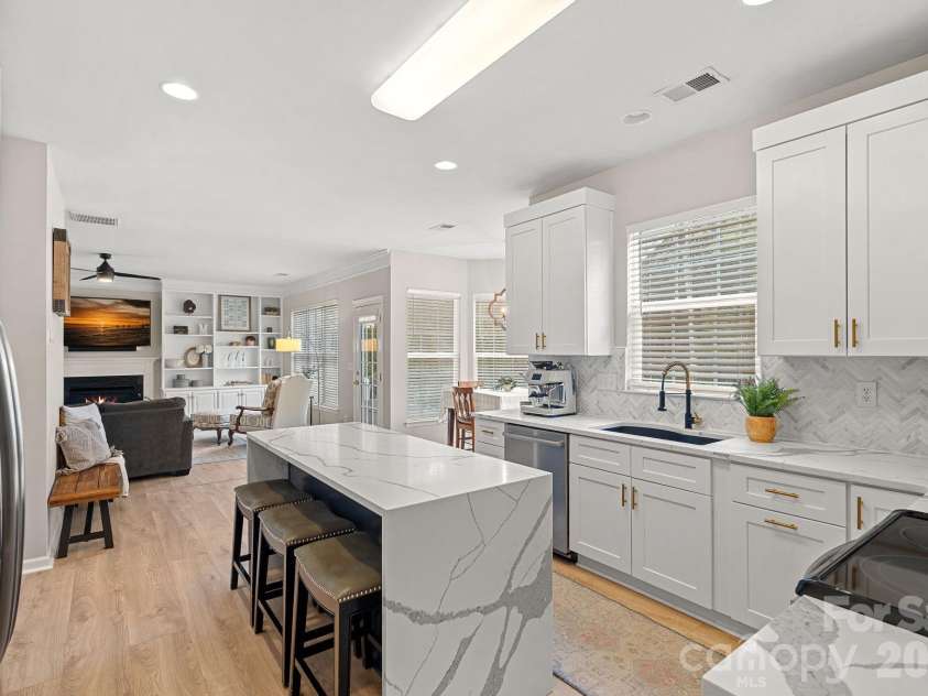 5710 Kirkwynd Commons Drive, Charlotte, NC 28278.  MLS# CAR4343226, YatesRealty ID 4634. 