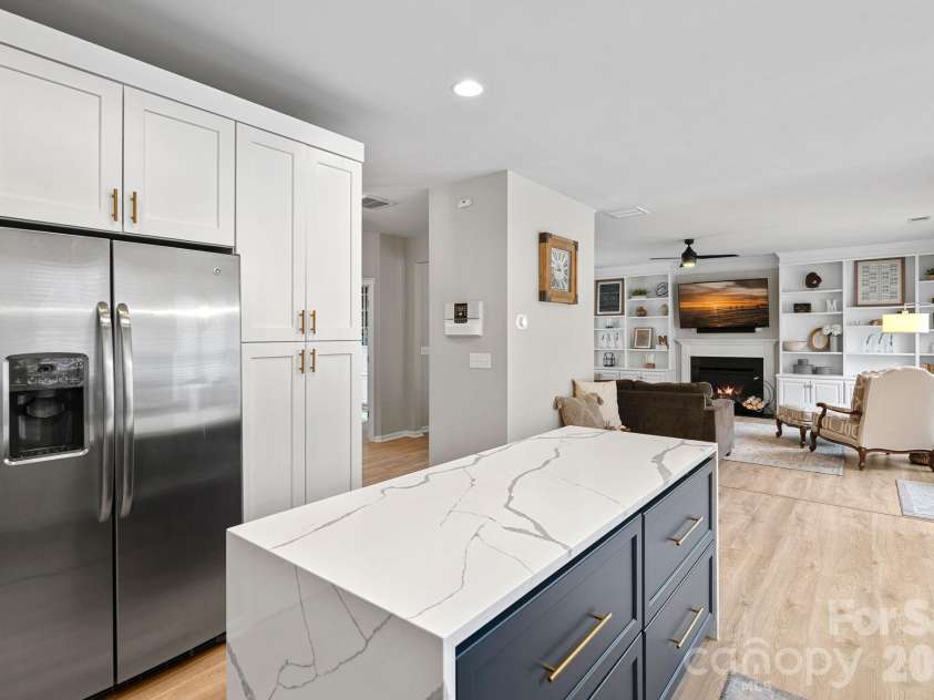 5710 Kirkwynd Commons Drive, Charlotte, NC 28278.  MLS# CAR4343226, YatesRealty ID 4634. 