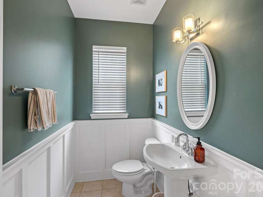 5710 Kirkwynd Commons Drive, Charlotte, NC 28278.  MLS# CAR4343226, YatesRealty ID 4634. 