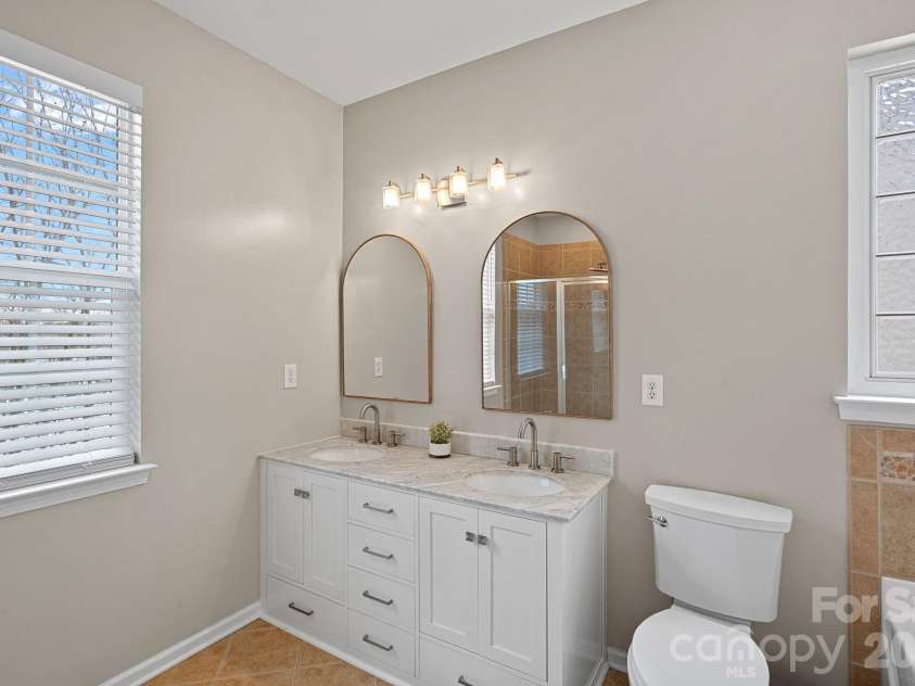 5710 Kirkwynd Commons Drive, Charlotte, NC 28278.  MLS# CAR4343226, YatesRealty ID 4634. 