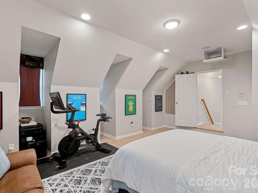 5710 Kirkwynd Commons Drive, Charlotte, NC 28278.  MLS# CAR4343226, YatesRealty ID 4634. 