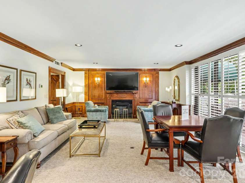 2222 Selwyn Avenue, Charlotte, NC 28207.  MLS# CAR4417184, YatesRealty ID 46340. 