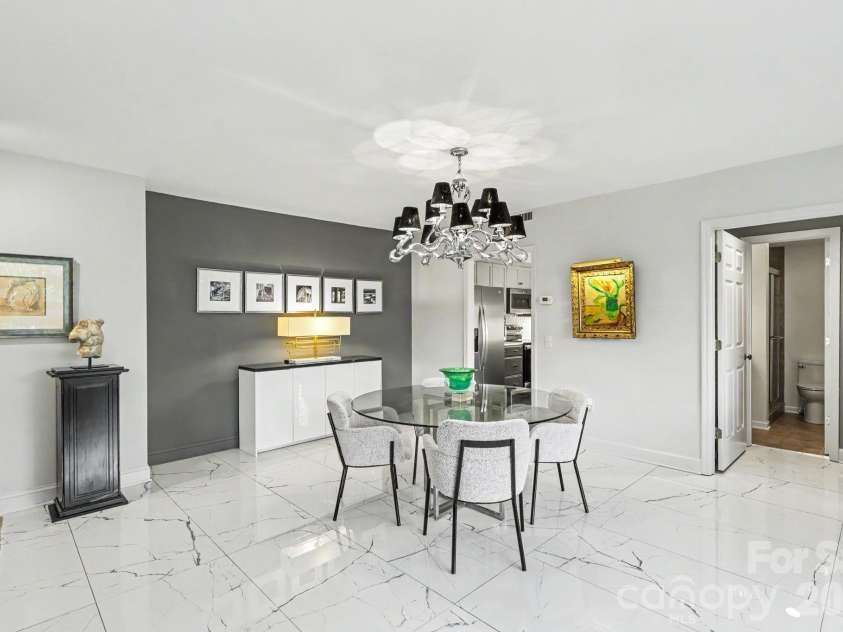 2222 Selwyn Avenue, Charlotte, NC 28207.  MLS# CAR4417184, YatesRealty ID 46340. 