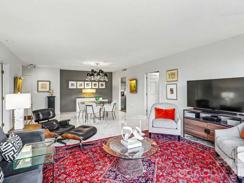 2222 Selwyn Avenue, Charlotte, NC 28207.  MLS# CAR4417184, YatesRealty ID 46340. 