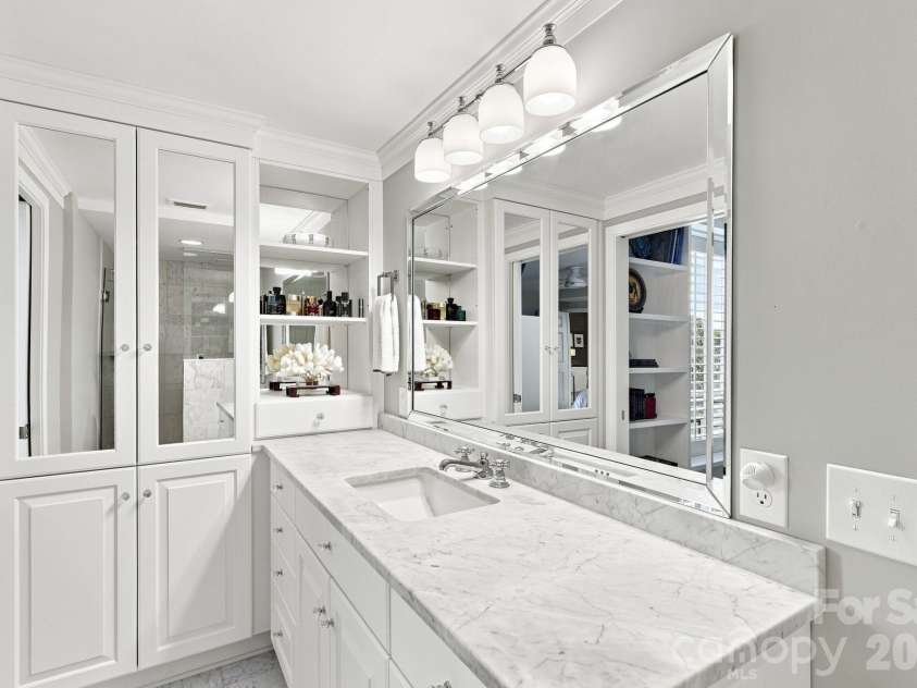 2222 Selwyn Avenue, Charlotte, NC 28207.  MLS# CAR4417184, YatesRealty ID 46340. 