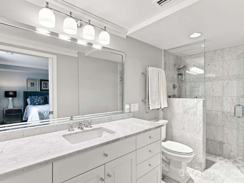 2222 Selwyn Avenue, Charlotte, NC 28207.  MLS# CAR4417184, YatesRealty ID 46340. 