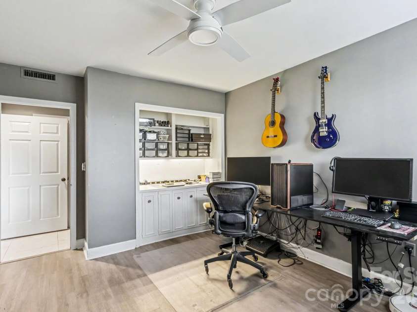 2222 Selwyn Avenue, Charlotte, NC 28207.  MLS# CAR4417184, YatesRealty ID 46340. 