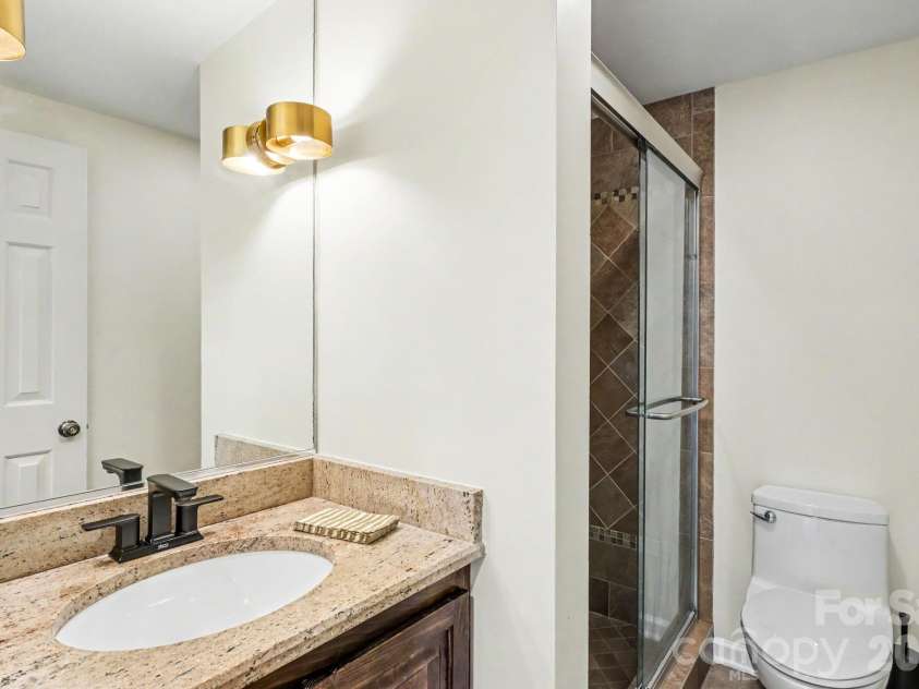 2222 Selwyn Avenue, Charlotte, NC 28207.  MLS# CAR4417184, YatesRealty ID 46340. 