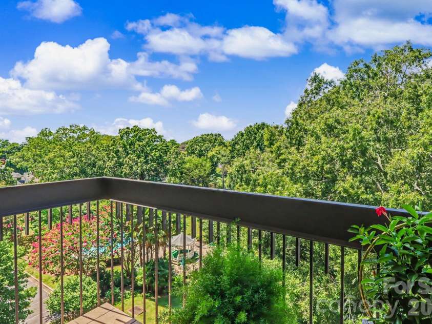 2222 Selwyn Avenue, Charlotte, NC 28207.  MLS# CAR4417184, YatesRealty ID 46340. 