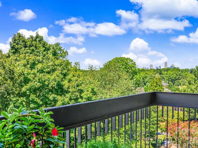 2222 Selwyn Avenue, Charlotte, NC 28207.  MLS# CAR4417184, YatesRealty ID 46340. 