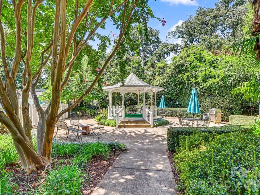 2222 Selwyn Avenue, Charlotte, NC 28207.  MLS# CAR4417184, YatesRealty ID 46340. 