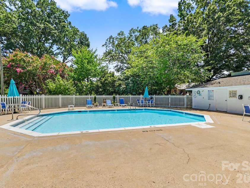 2222 Selwyn Avenue, Charlotte, NC 28207.  MLS# CAR4417184, YatesRealty ID 46340. 