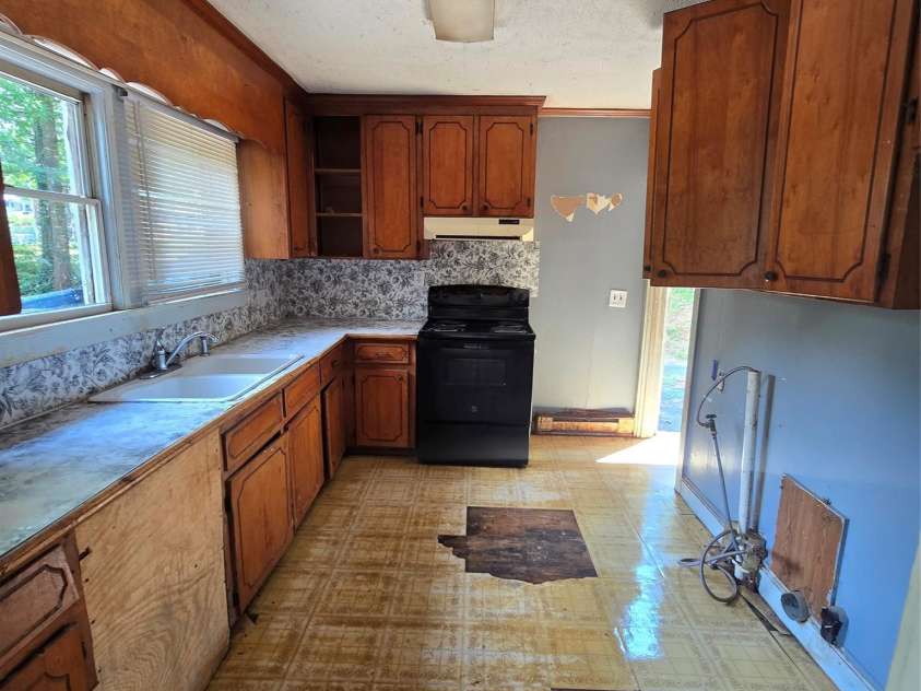230 Presnell Street, Asheboro, NC 27203.  MLS# CAR4417146, YatesRealty ID 46346. 