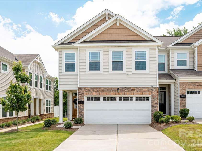 12035 Gambrell Drive, Charlotte, NC 28278.  MLS# CAR4379513, YatesRealty ID 46347. 