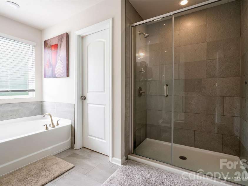 12035 Gambrell Drive, Charlotte, NC 28278.  MLS# CAR4379513, YatesRealty ID 46347. Primary bath