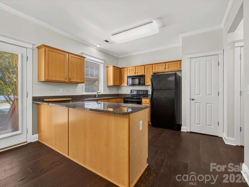 8515 Lindholm Drive, Huntersville, NC 28078.  MLS# CAR4417315, YatesRealty ID 46349. 